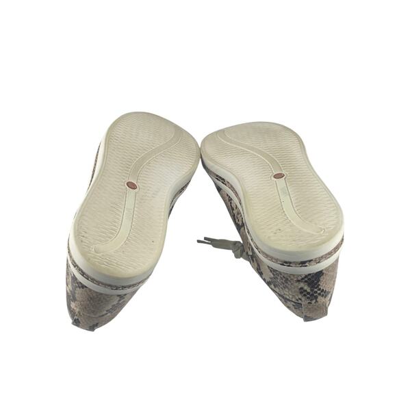 Clarks Unstructured Women's 8 Un Maui Lace Sneakers Snake Embossed Leather - Picture 8 of 8